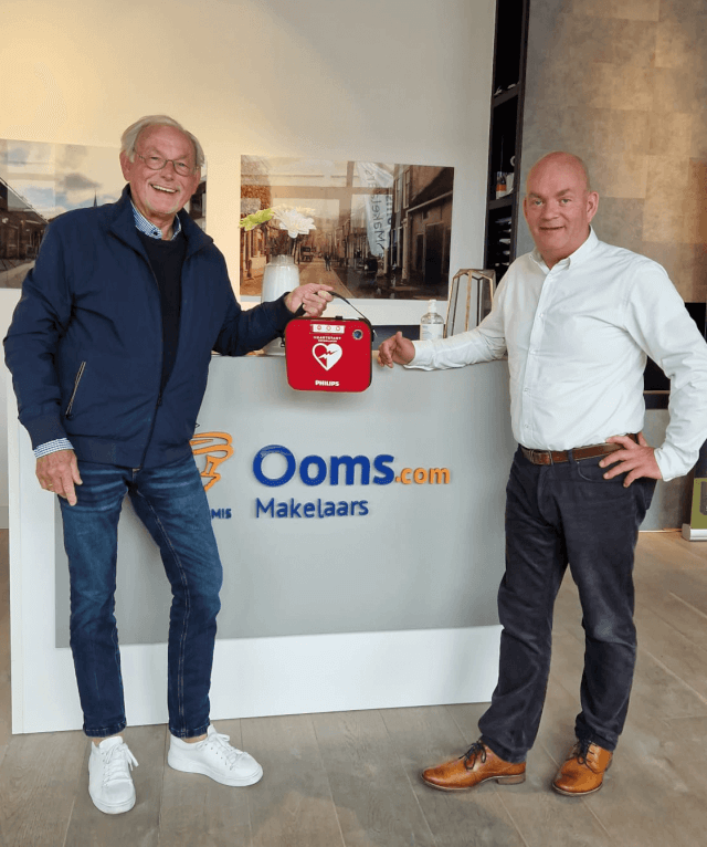 Nieuwe AED in Berkel Centrum dankzij Ooms Makelaars
